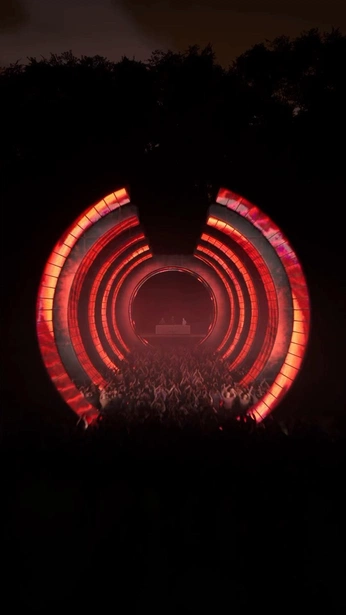 A cover of "Racing Aesthetic Fashion" cluster. The owner is susannalimbus. The cluster consists of 2 elements.