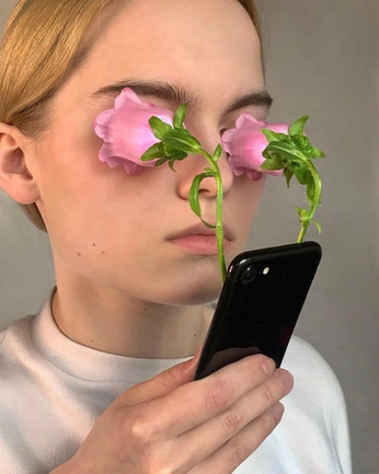 A cover of "art about social media" cluster. The owner is lou.mm. The cluster consists of 8 elements.