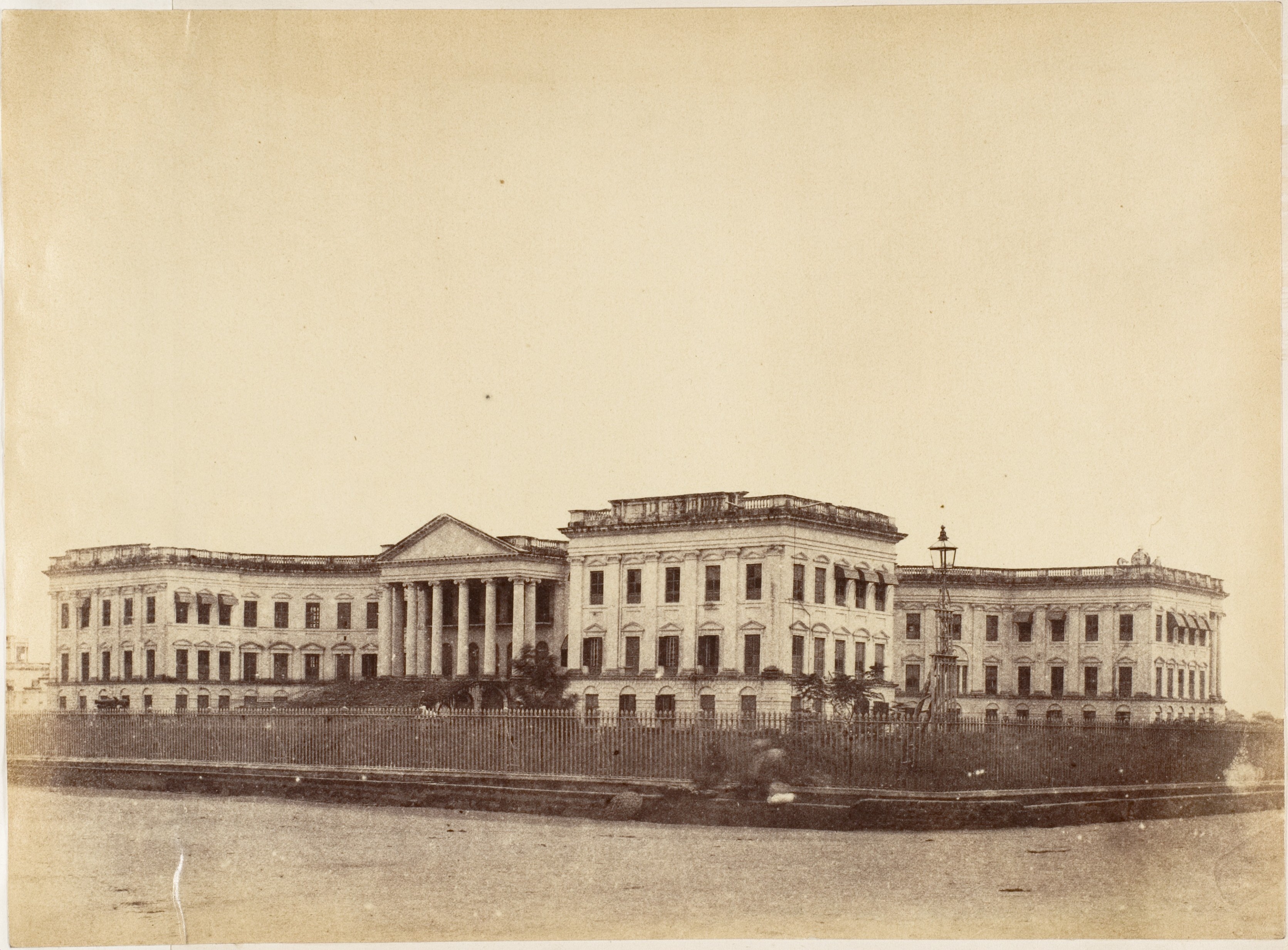 [Grand Entrance to the Government House, Calcutta]