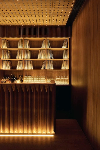 A cover of "Hotels" cluster. The owner is leostudios. The cluster consists of 18 elements.