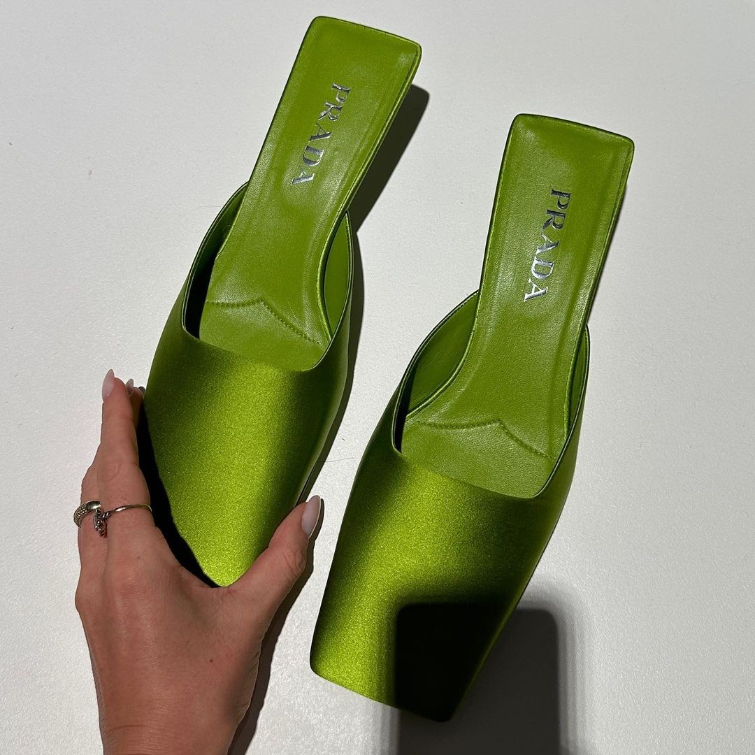 An Instagram carousel post added by colindancel on Feb 16, 2024. The author is @georgie_threads.