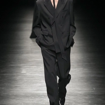 A cover of "Outfit inspo" cluster. The owner is s4nguinemsolis. The cluster consists of 5 elements.