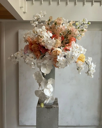 A cover of "Floristry" cluster. The owner is krissyargo. The cluster consists of 32 elements.