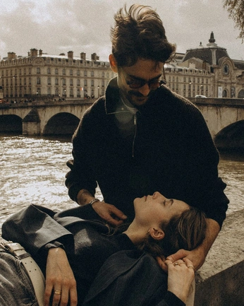 A cover of "Florence couple" cluster. The owner is vikirich. The cluster consists of 1 element.