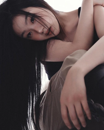 A cover of "Poses" cluster. The owner is jharwin. The cluster consists of 4 elements.