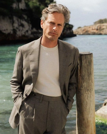 A cover of "Outfits" cluster. The owner is albertogalca. The cluster consists of 72 elements.