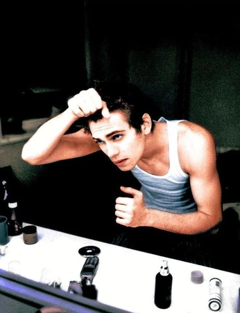 A cover of "Hayden" cluster. The owner is alyssanova. The cluster consists of 5 elements.