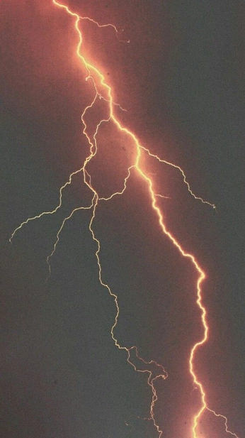 A cover of "lightning" cluster. The owner is abiglz3. The cluster consists of 7 elements.