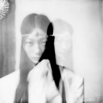 A cover of "double exposure" cluster. The owner is larumlarum. The cluster consists of 3 elements.