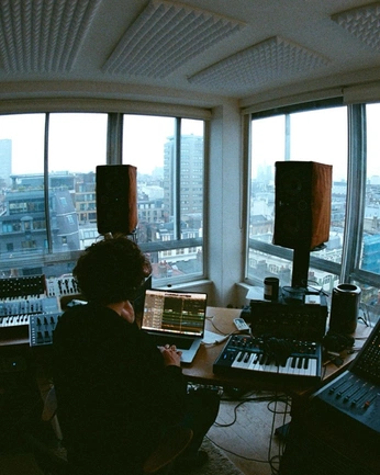 A cover of "Studio" cluster. The owner is nikita. The cluster consists of 16 elements.