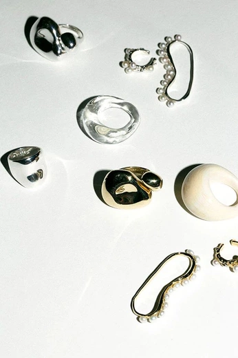 A cover of "The M" cluster. The owner is brereda. The cluster consists of 16 elements.