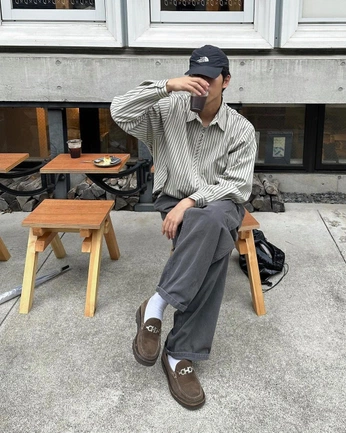 A cover of "outfits" cluster. The owner is kikevidal. The cluster consists of 5 elements.