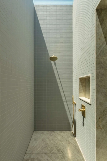 A cover of "Bathrooms" cluster. The owner is colekennedy. The cluster consists of 30 elements.