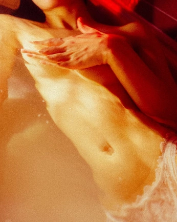 A cover of "NUDE home" cluster. The owner is ellymayy. The cluster consists of 2 elements.