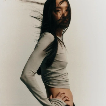 A cover of "clothes" cluster. The owner is c4m1773. The cluster description is "minimalist capsule wardrobe". The cluster consists of 18 elements.