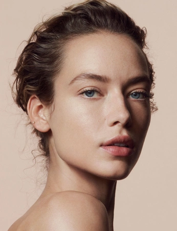 A cover of "Model" cluster. The owner is karlcom. The cluster consists of 2 elements.