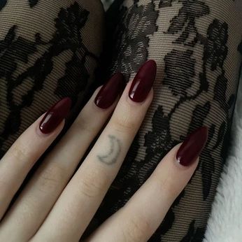 A cover of "Nails (I'm scared)" cluster. The owner is thehermitoficial. The cluster consists of 57 elements.