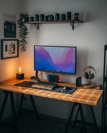 A cover of "Desk Inspo" cluster. The owner is jlpicturesque. The cluster consists of 14 elements.