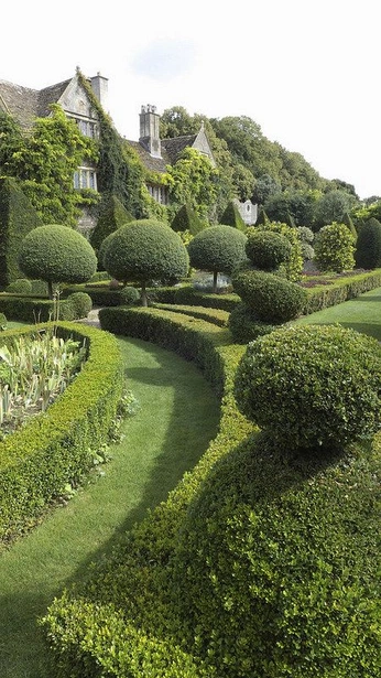 A cover of "Lifestle" cluster. The owner is reginagomezr. The cluster description is "interior & exterior ". The cluster consists of 27 elements.