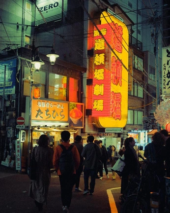 A cover of "City waves" cluster. The owner is mauchad. The cluster consists of 17 elements.