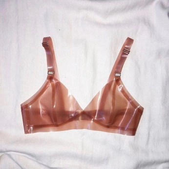 A cover of "to wear" cluster. The owner is kaitx. The cluster consists of 3 elements.