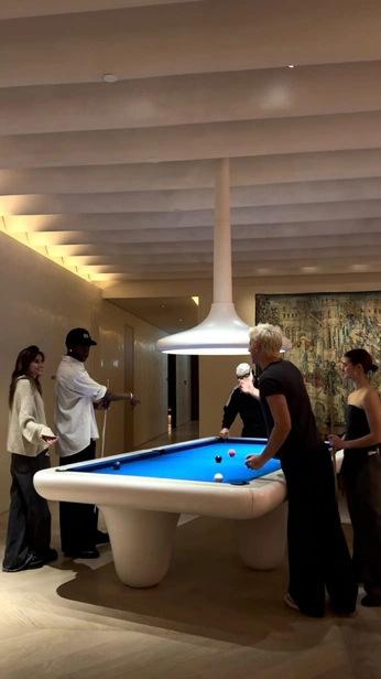 A cover of "Interior" cluster. The owner is evvikat. The cluster consists of 1 element.