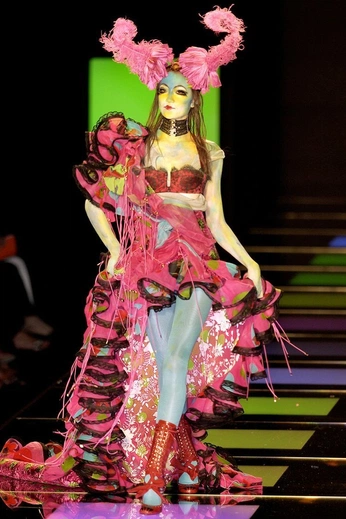 A cover of "tg : ako shinki" cluster. The owner is tatarasgf. The cluster consists of 2532 elements.