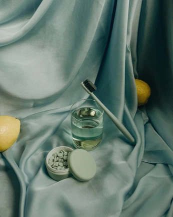 A cover of "COSMETIC COMMERCIAL" cluster. The owner is therbox. The cluster consists of 14 elements.