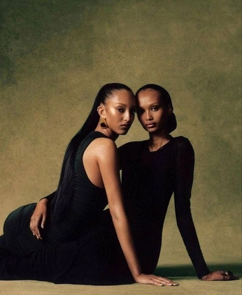 A cover of "claudia Firenze" cluster. The owner is donaldnga. The cluster consists of 1 element.