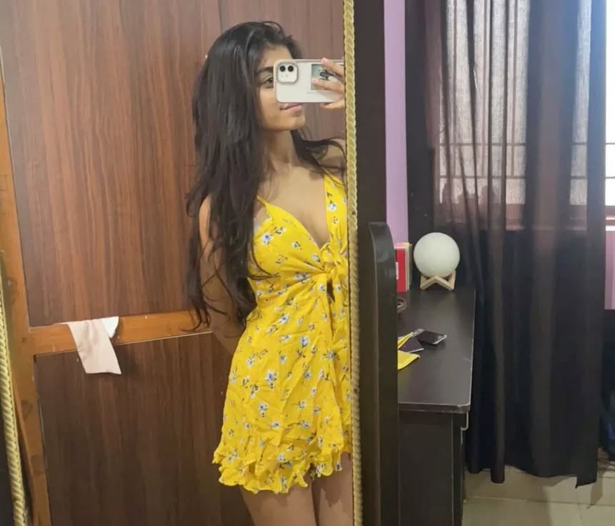 𑣲 > 9910780858 Kandivali East Russian Call Girls In Mumbai