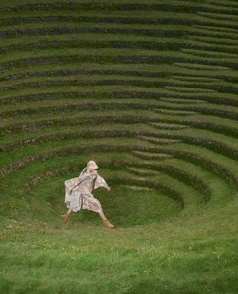 A cover of "Photos" cluster. The owner is elisak. The cluster consists of 2 elements.