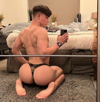 A cover of "Camo" cluster. The owner is sydmattering. The cluster consists of 4 elements.