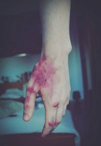 A cover of "Makeup" cluster. The owner is avalonbeviere. The cluster consists of 3 elements.