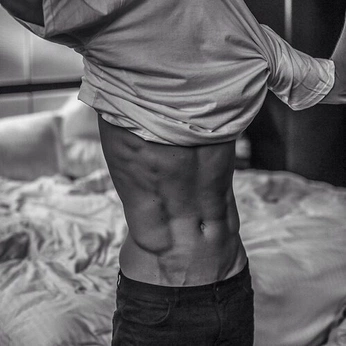 A cover of "Male body aesthetic" cluster. The owner is annikatanaka. The cluster consists of 8 elements.