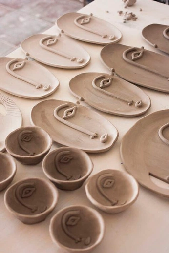 A cover of "pottery" cluster. The owner is amandaecreates. The cluster consists of 14 elements.