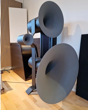 A cover of "Speakers" cluster. The owner is natnatnat. The cluster consists of 57 elements.