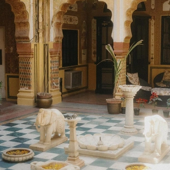 A cover of "piles" cluster. The owner is steftotino. The cluster consists of 106 elements.