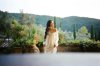 A cover of "Wonderland" cluster. The owner is amarenns. The cluster consists of 1 element.