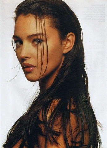 A cover of "Monica Bellucci" cluster. The owner is minhtran123. The cluster consists of 2 elements.