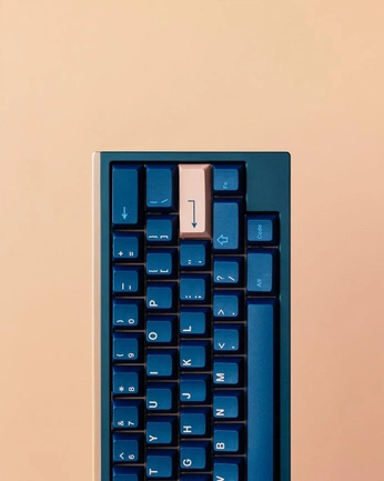A cover of "kb" cluster. The owner is sashagura. The cluster description is "mechanical keyboard and various visual elements (and switch, keycap)". The cluster consists of 38 elements.