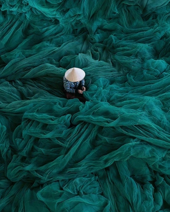 A cover of "Colours" cluster. The owner is feedthesoul. The cluster consists of 27 elements.