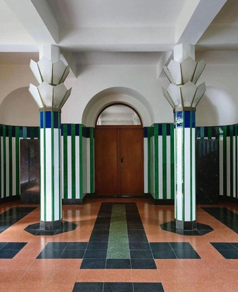 A cover of "Decor" cluster. The owner is luminous8888. The cluster consists of 18 elements.