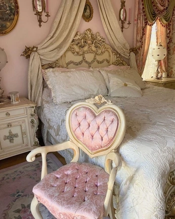 A cover of "Vintage Coquette" cluster. The owner is jghhh. The cluster consists of 2 elements.