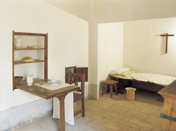 A cover of "monastic cell" cluster. The owner is jha. The cluster consists of 23 elements.