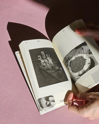 A cover of "PHOTOGRAPHY ZINE" cluster. The owner is jungemitbrille. The cluster consists of 31 elements.