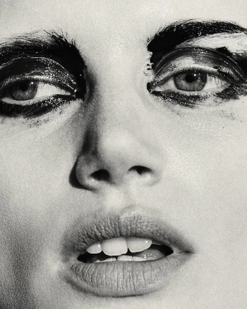 A cover of "MUA" cluster. The owner is lucasveronese. The cluster consists of 4 elements.