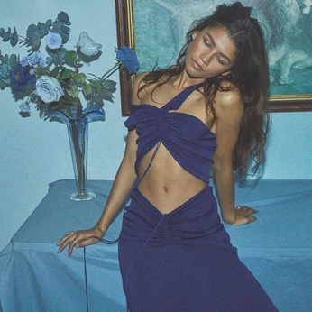 A cover of "blue" cluster. The owner is aileensophie. The cluster consists of 2 elements.