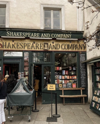 A cover of "nooks + books." cluster. The owner is paperwings. The cluster consists of 2 elements.