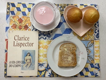 A cover of "in good company" cluster. The owner is mothh. The cluster consists of 3 elements.