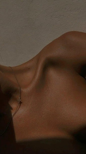 A cover of "collarbone" cluster. The owner is omni72. The cluster consists of 109 elements.